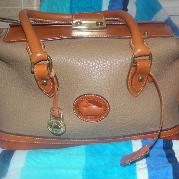 Dooney and Bourke R03 Handfitted case/ Dr, Bag - Picture 1 of 8